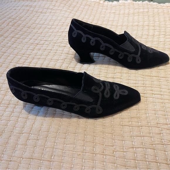 Vintage Le Château suede kitten heels - Picture 2 of 11